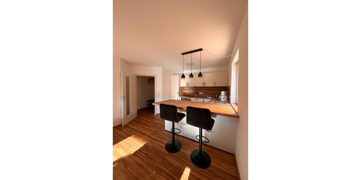 Neu renovierte helle 2-Zimmer-Wohnung teilmöbliert zu vermieten 2 zimmer