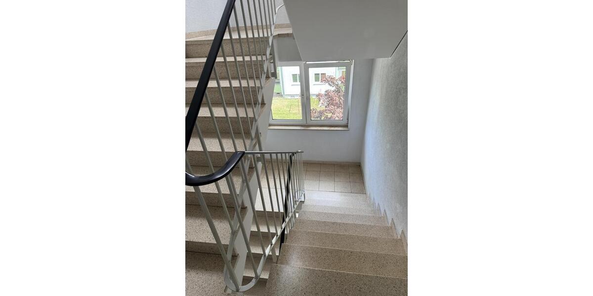 Schöne, helle 3-Raum-Wohnung mit zwei Balkonen und Stellplatz! - Etagenwohnung Hainichen | Angebot:27200785