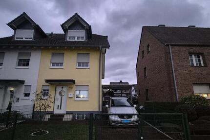 Gepflegte Doppelhaushälfte mit Garten und Stellplätze 5 zimmer