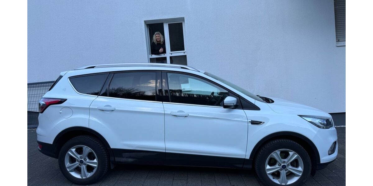 Ford Kuga 117.000 km 8.600 &euro; Albstadt 72461
