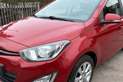 Hyundai i20 128.000 km 2.550 € München 81245