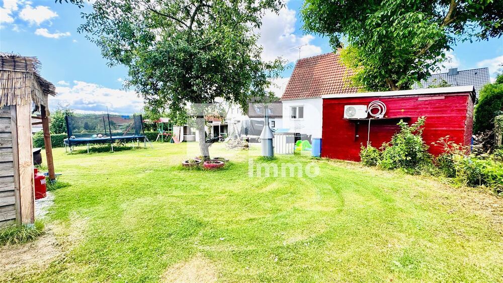 Kernsaniertes Einfamilienhaus mit Doppelgarage, großem Garten und Home-Office-Oase - Einfamilienhaus Schwalmstadt | Angebot:27053931