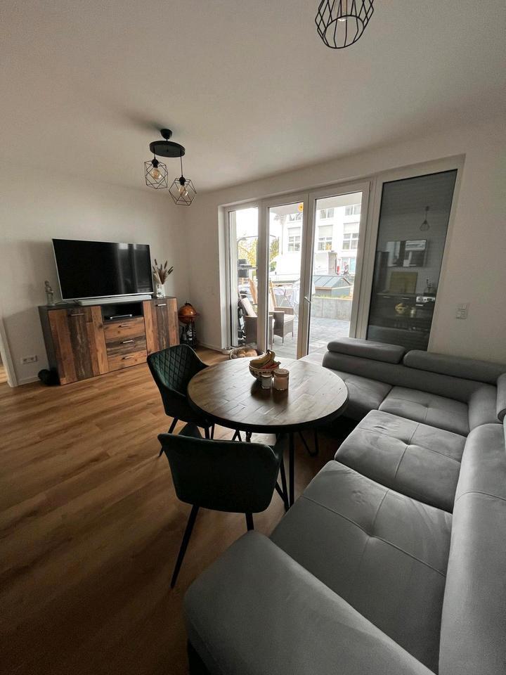 Zwei Raum Wohnung, voll möbliert, Großer Terrasse, ab August!