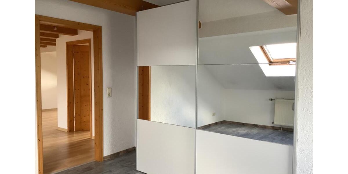 Dachgeschoßwohnung Salzweg - 3 Zimmer, 70 m&sup2;, 600&euro; | Angebot:25402294