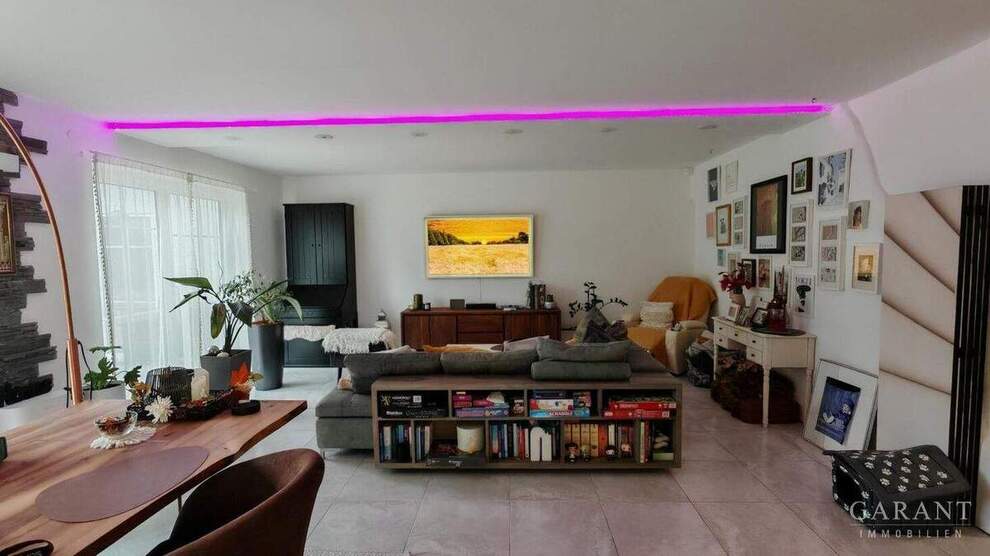 Exklusives Dreifamilienhaus von 2011 mit Wärmepumpe, Solar & 1.510 qm Grundstück 9 zimmer