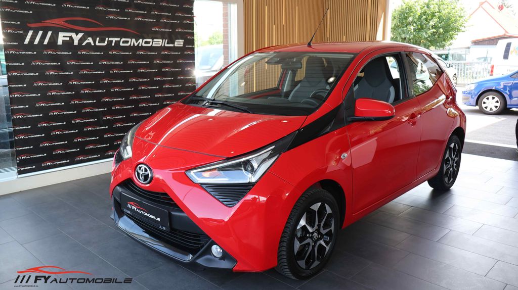 Toyota Aygo (X) 36.200 km 9.990 &euro; Fürth 90765