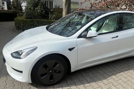 Tesla Model 3 51.152 km 22.500 &euro; Düsseldorf 40597