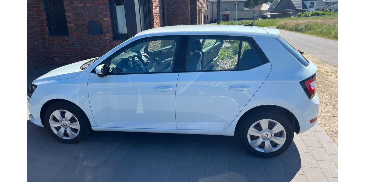 Skoda Fabia 32.700 km 9.350 &euro; Eggermühlen 49577