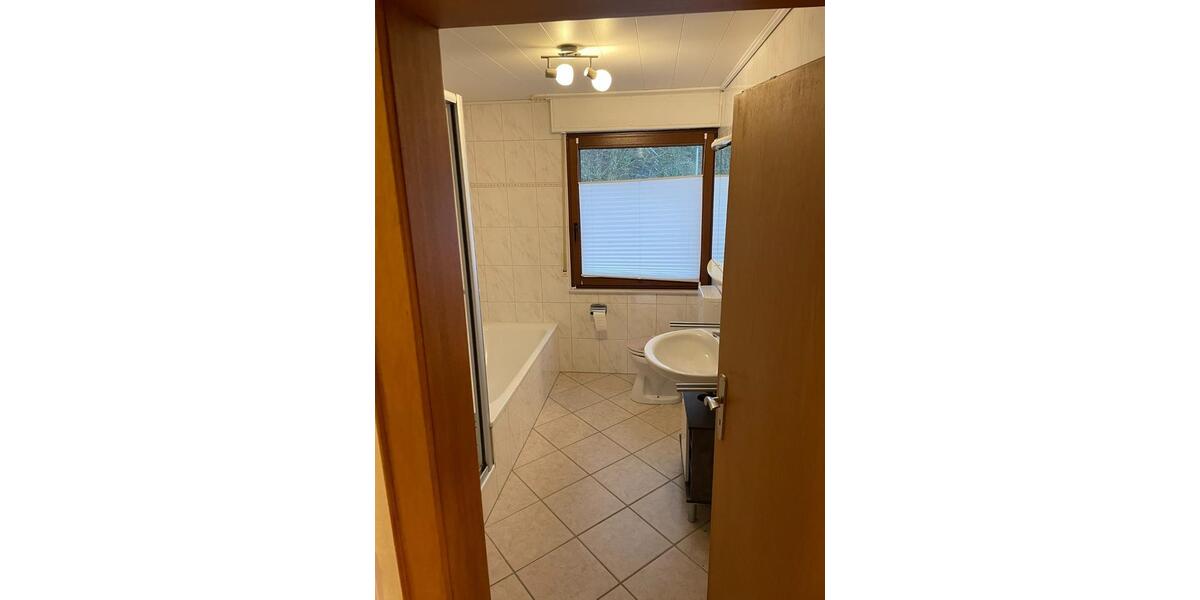 Dachgeschoßwohnung Windeck - 3 Zimmer, 95 m&sup2;, 750&euro; | Angebot:25307156