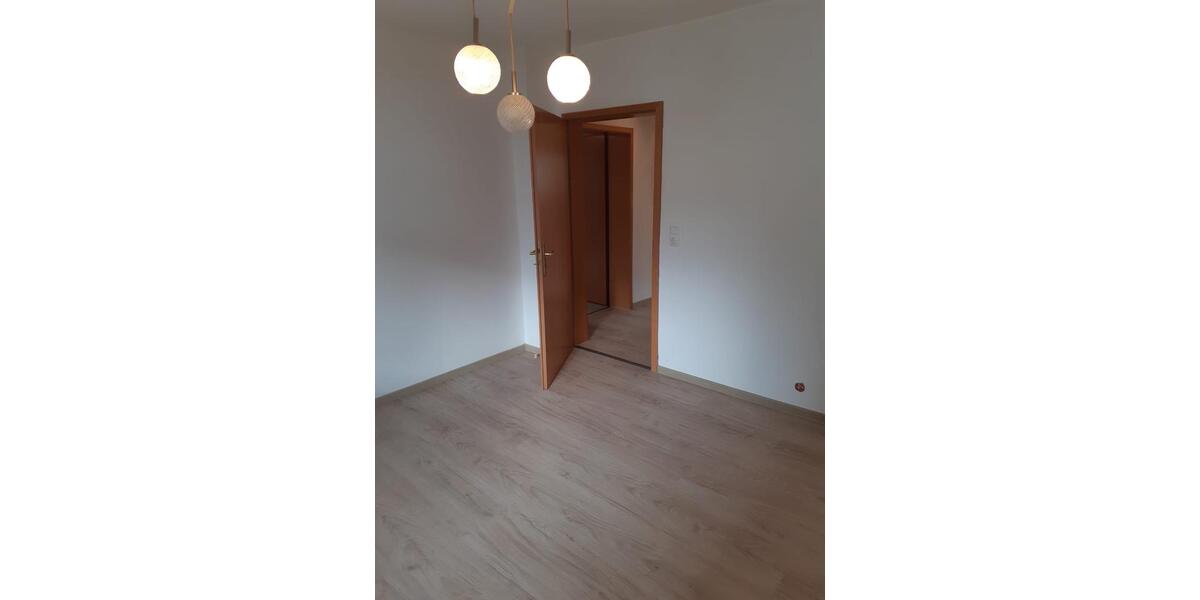 Erdgeschoßwohnung Mücke - 4 Zimmer, 98 m&sup2;, 700&euro; | Angebot:26412899