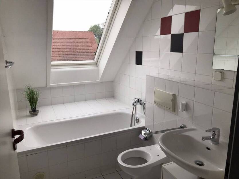 Ab 1.8.25! Schöne 1-RaumWohnung mit Balkon, Stpl. und EBK in ruhiger Wohnsiedlung!