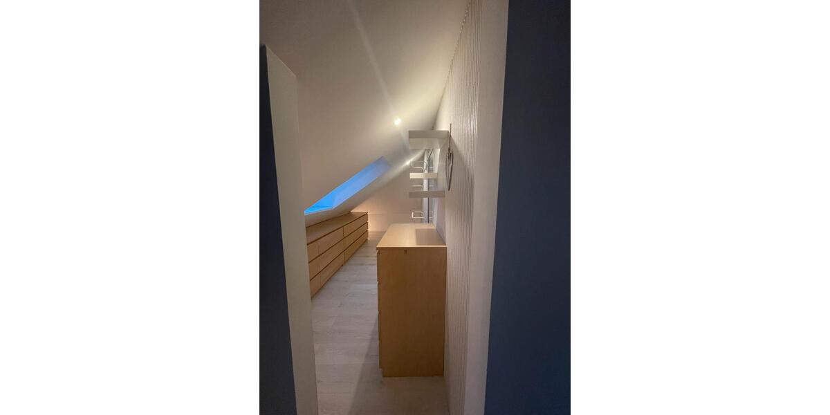 Etagenwohnung Rellingen - 3 Zimmer, 83 m&sup2;, 1.900&euro; | Angebot:25299743