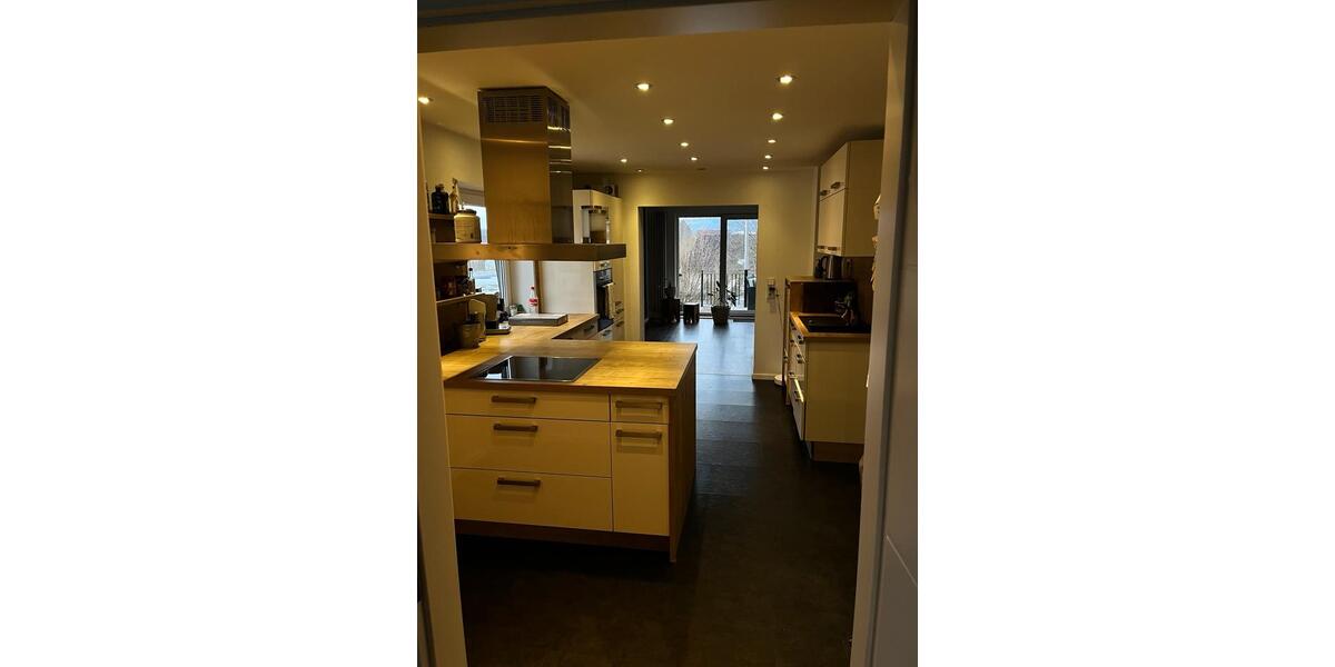 Einfamilienhaus Bad Emstal - 7 Zimmer, 150 m&sup2;, 1.200&euro; | Angebot:25104371