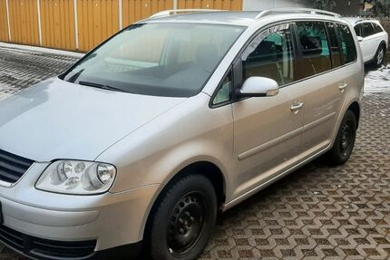 VW Touran 159.000 km 2.490 &euro; Dresden 01259