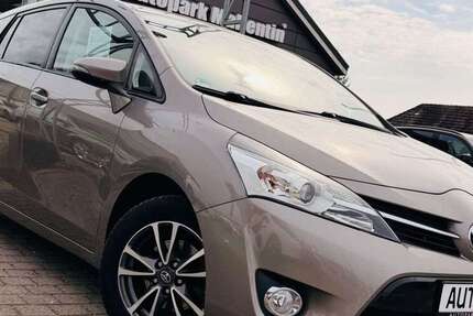 Toyota Verso 77.777 km 9.988 &euro; Mallentin bei Lübeck(B105) 23936