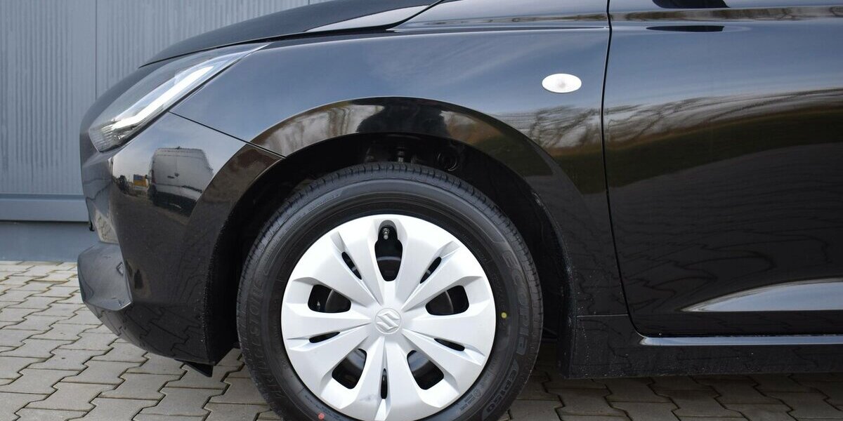 Suzuki Swift Club 1.2l M/T Dualjet Hybrid 9.769 km 15.480 &euro; Höchberg-Würzburg 97204