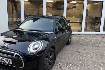 Mini Cooper SE 8.339 km 21.900 &euro; Erlangen 91056