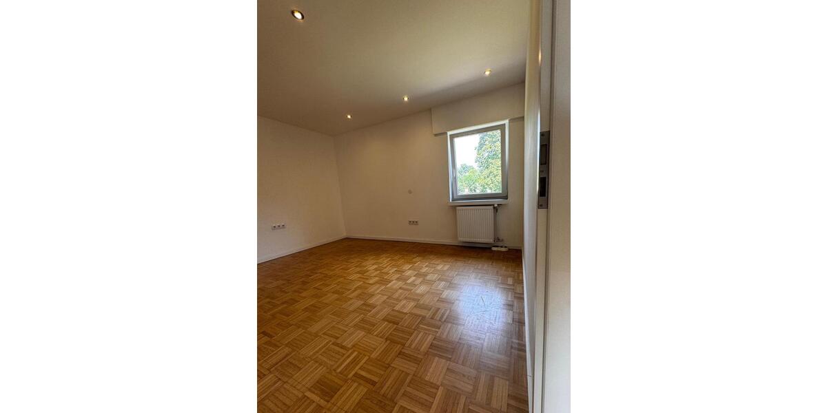 35m² 2 Zimmer, Küche, Bad Wohnung mit Parkett in Much Alefeld zimmer