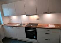 Neu renoviertehelle 2-Zimmerwohnung m. EBK u. großen Balkon