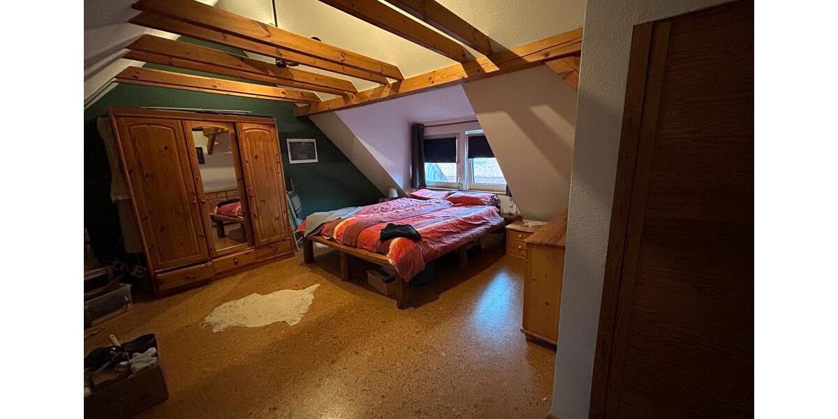 100qm Wohnung im Dachgeschoss 2 zimmer