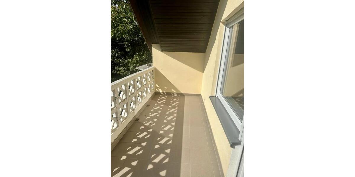 Helle Dachgeschoss Wohnung in Feldrandlage in Freigericht 3.5 zimmer