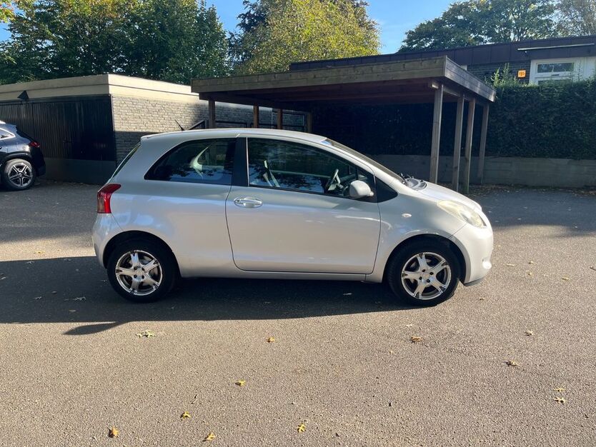 Toyota Yaris 157.000 km 3.200 € Hamburg 22547