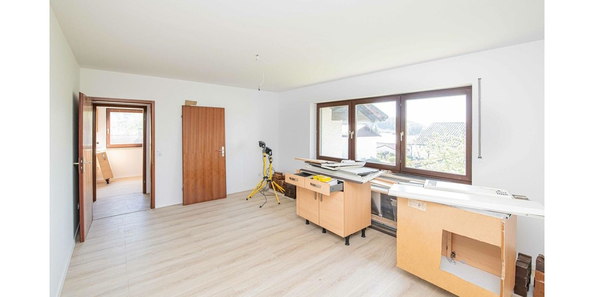 Zweifamilienhaus in guter Lage, größtenteils saniert - Zweifamilienhaus Stamsried | Angebot:25072865