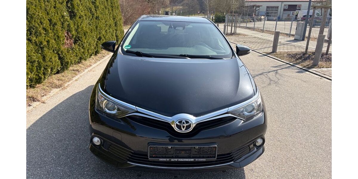 Toyota Auris 108.000 km 10.500 &euro; Inning am Holz 84416