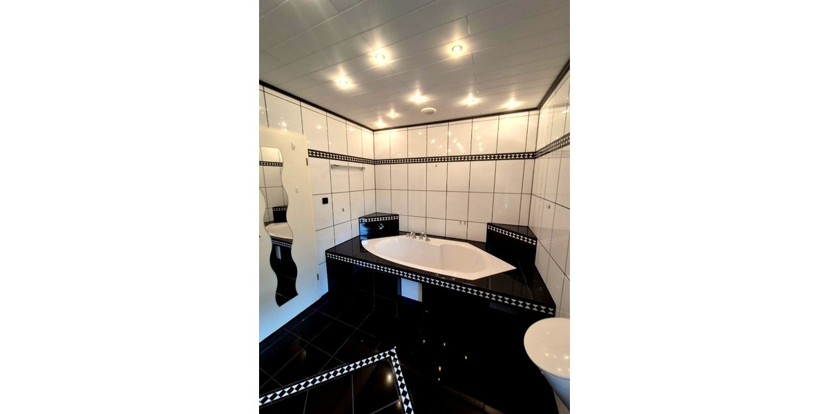 Gepflegte, großzügige 2-Etagen-Wohnung mit Kamin & Carport zu vermieten – wohnen wie im eigenen Haus 5 zimmer