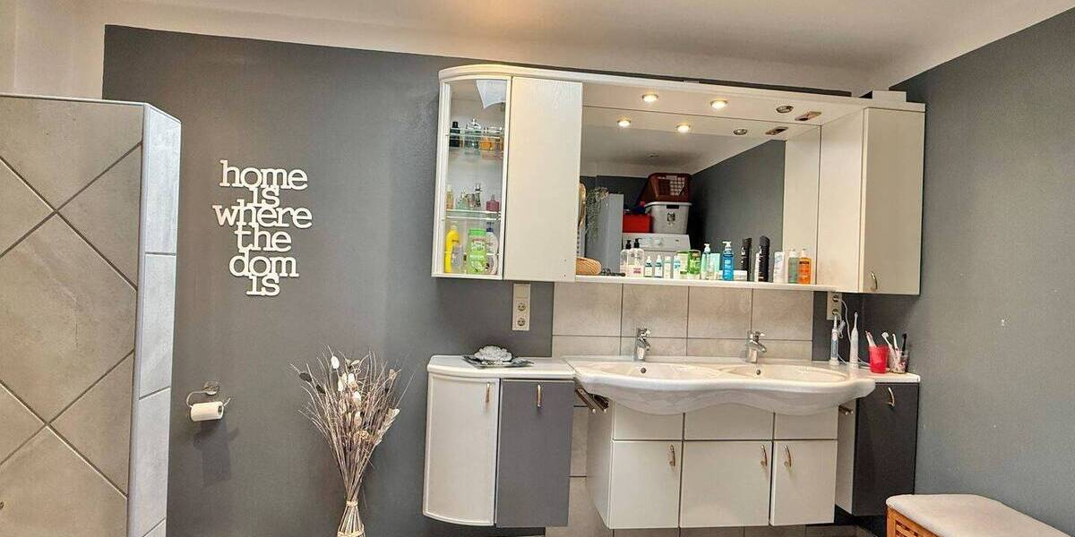 Mehrfamilienhaus, Wohnhaus Brake Kirchhammelwarden - 6 Zimmer, 237 m&sup2;, 385.000&euro; | Angebot:26055368