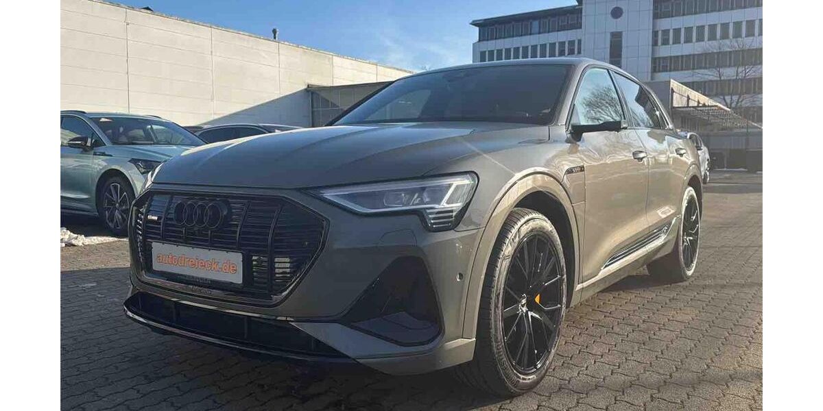 Audi e-tron 70.136 km 35.500 &euro; Hamburg 22047