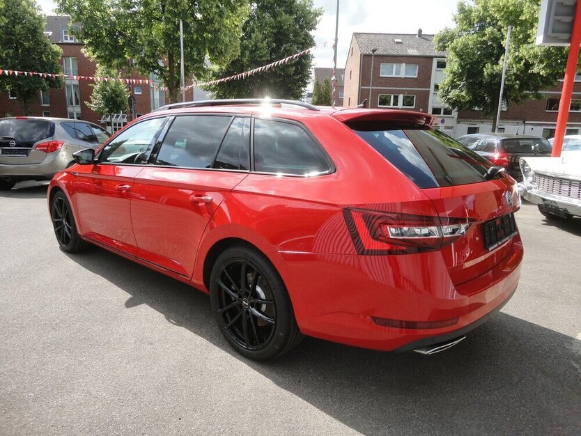 Superb Sportline4x4 Navi PanoSdach BiXenon Leder