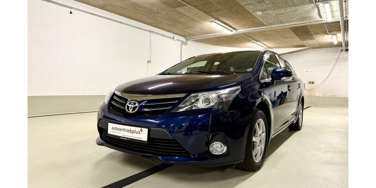 Toyota Avensis 99.900 km 8.950 &euro; München 81825