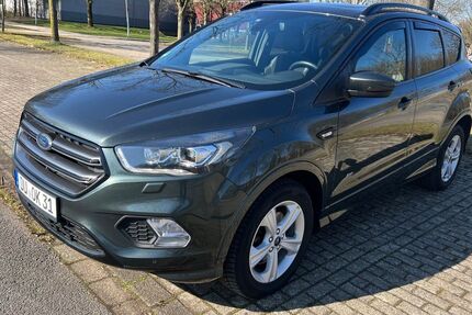 Ford Kuga 113.200 km 17.900 &euro; Duisburg 47228