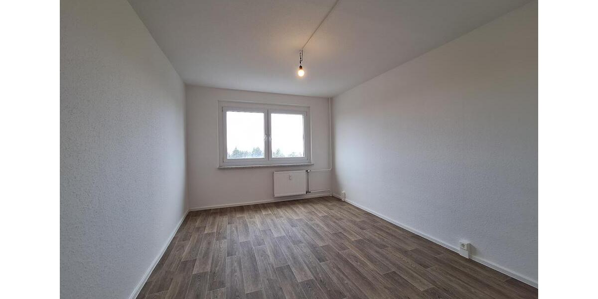 Frisch renoviert 4 Zimmer mit Wannenbad und Balkon 2 NKM geschenkt*! 4 zimmer