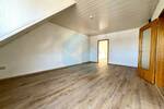 Schöne 4-ZKB-Dachgeschoss-Wohnung in Butzbach-Pohl-Göns! (Bitte sonstige Angaben beachten)