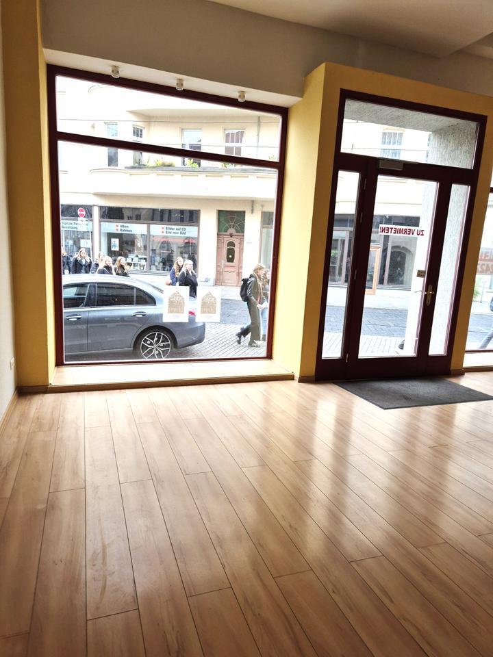 Schöner Laden zu vermieten zimmer