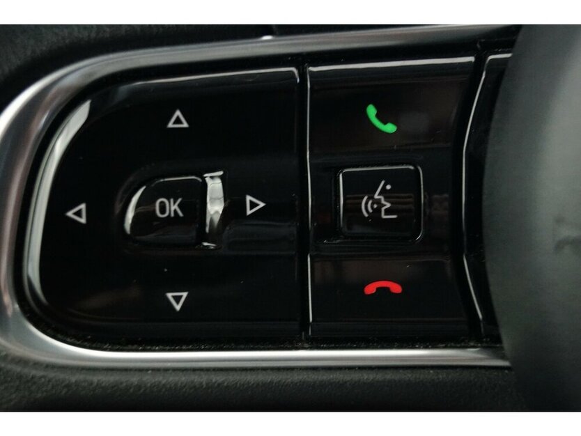 500e Action Carplay Android Automatik 1.Hand
