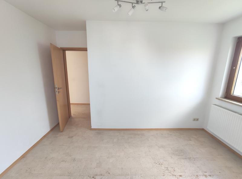 3 Zi. Wohnung im DG (1.OG) mit Balkon und Carport - Etagenwohnung Pommersfelden | Angebot:23903906