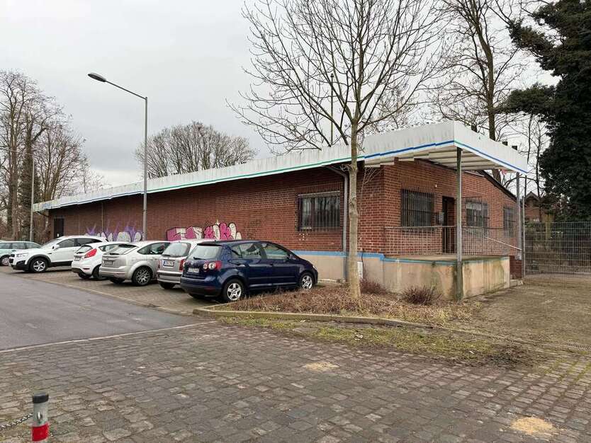 Halle in Pulheim 2.150 € 231 m²