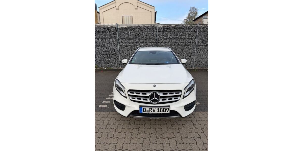 Mercedes-Benz GLA 200 57.000 km 21.000 &euro; Düsseldorf 40211