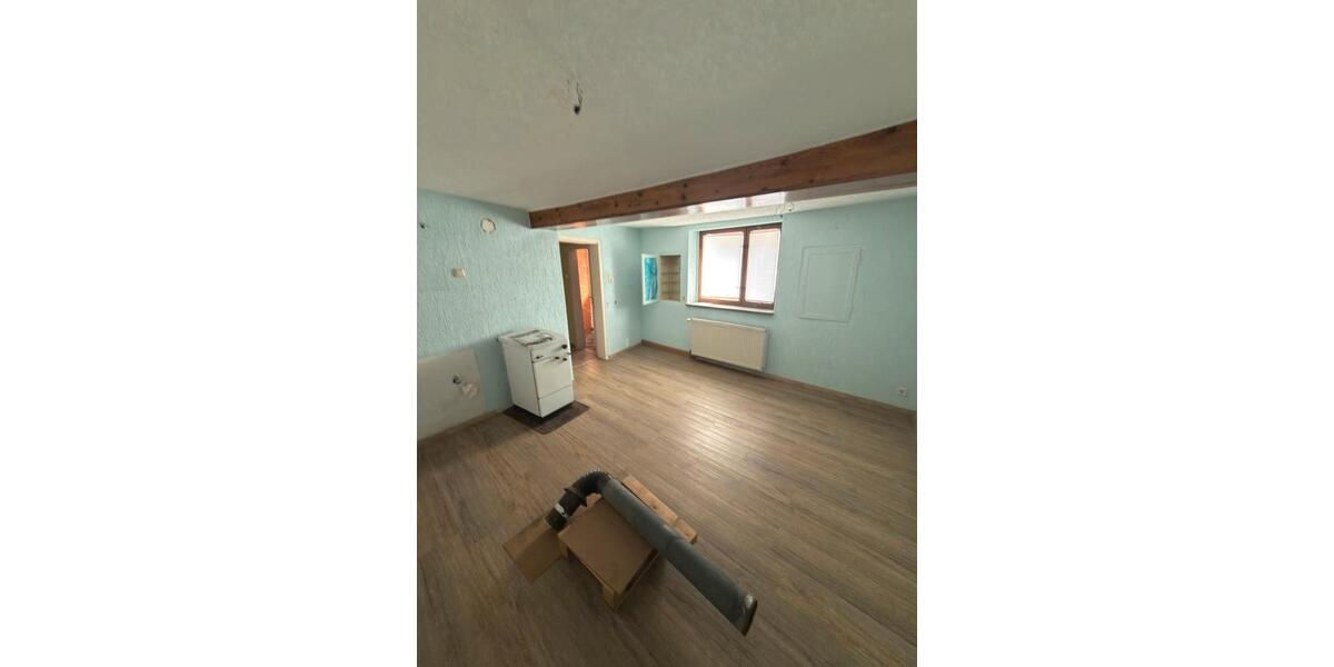 Etagenwohnung Saalfeld (Saale) - 11 Zimmer, 300 m&sup2;, 25&euro; | Angebot:25881780
