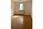 Geräumige 3-Raum-Wohnung im Altbau mit Wanne und Balkon sucht neue Bewohner.