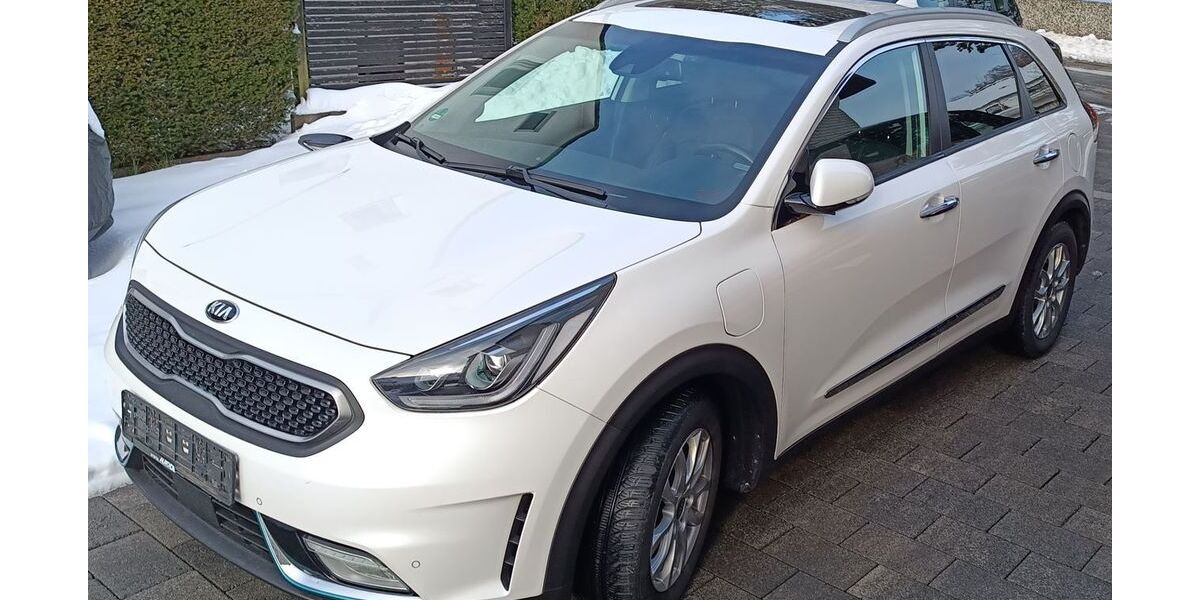 Kia Niro 128.000 km 12.800 &euro; Horn-Bad Meinberg 32805