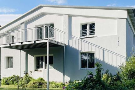 Hochwertig sanierte 3-Zi.-Whg. mit Einbauküche & großzügigem Balkon 3 zimmer