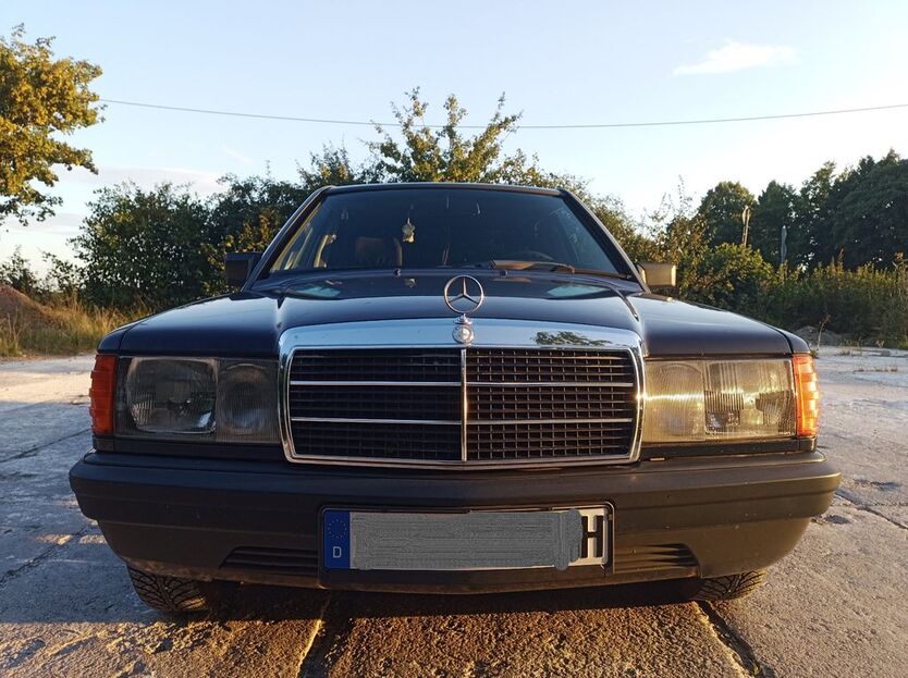 Mercedes-Benz 190 158.500 km 4.900 € Dresden 01328