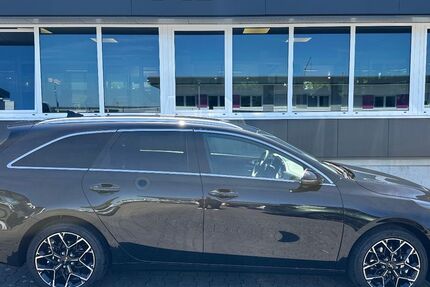 Kia ceed Sportswagon 5.100 km 31.490 € Paderborn 33100