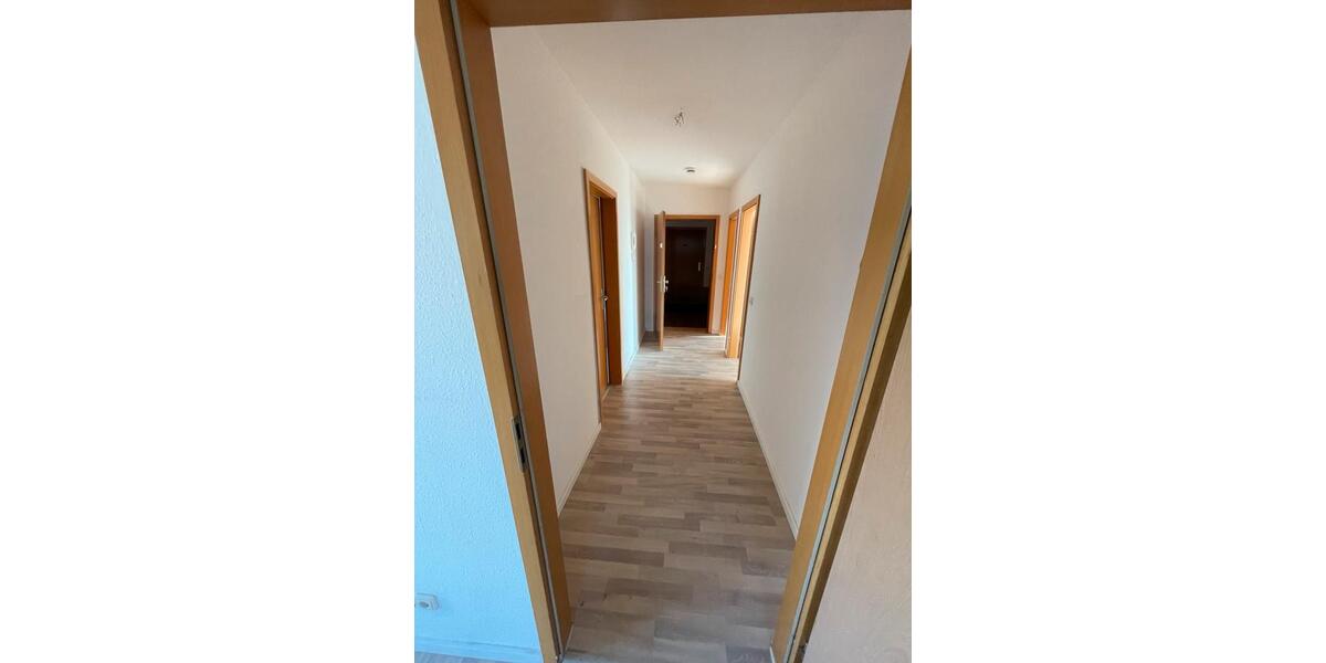 Dachgeschoßwohnung Elsteraue - 4 Zimmer, 85 m&sup2;, 470&euro; | Angebot:25960420