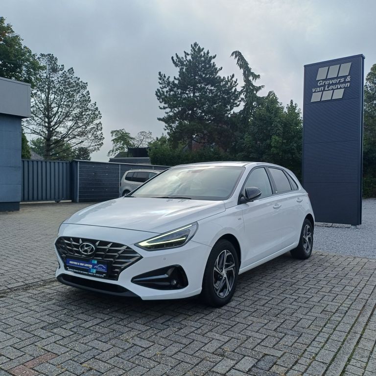 i30