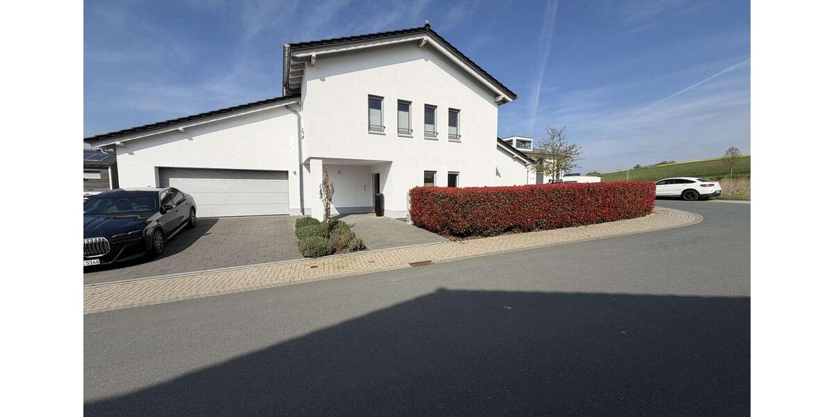 Villa Bad Camberg - 8 Zimmer, 459 m&sup2;, 3.200&euro; | Angebot:26249396